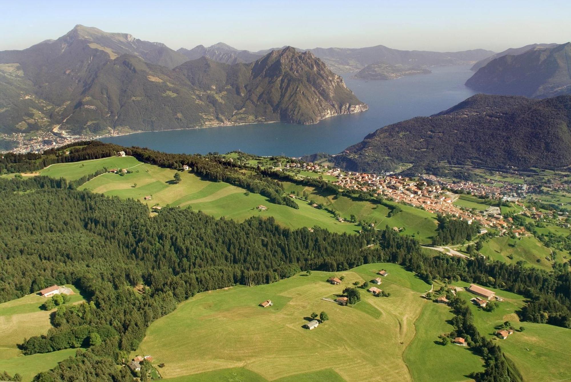 La Casa Sull' Altopiano Mountain Lake Iseo Hospitality Боссико Экстерьер фото